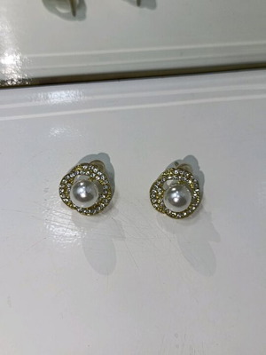 Women's earrings like new, gold and silver colors