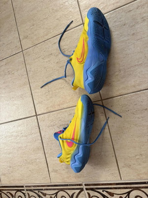 Nike Giannis Importable 4 sneakers, size 40, blue and yellow
