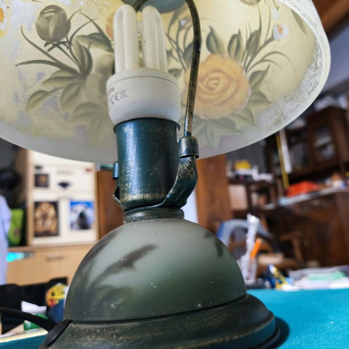 Table lamp small with decorative design like new, height 28 cm