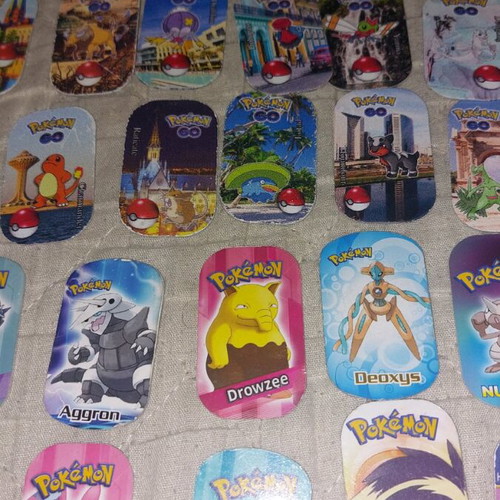 Pokémon metal tags like new, pack of 116 plus 5 large