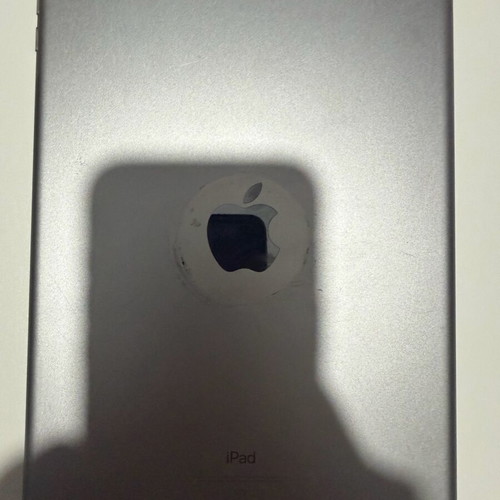 iPad 6th generation 128GB WiFi & 4G used with corner marks