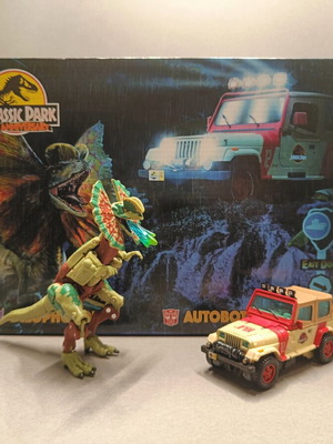Transformers Autobot JP12 и Dilophocon Jurassic Park 30th anniversary боядисани