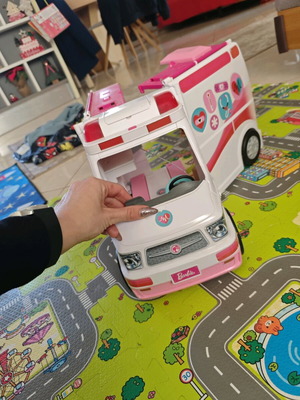 Γιατρείο Μπάρμπι που ανοίγει σαν καινούργιο