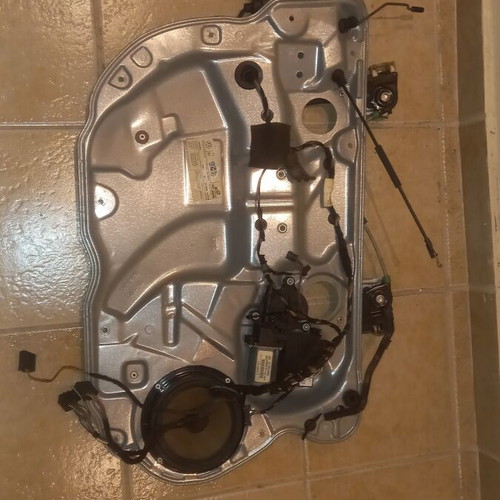 Volkswagen Polo 9N3 driver side window regulator