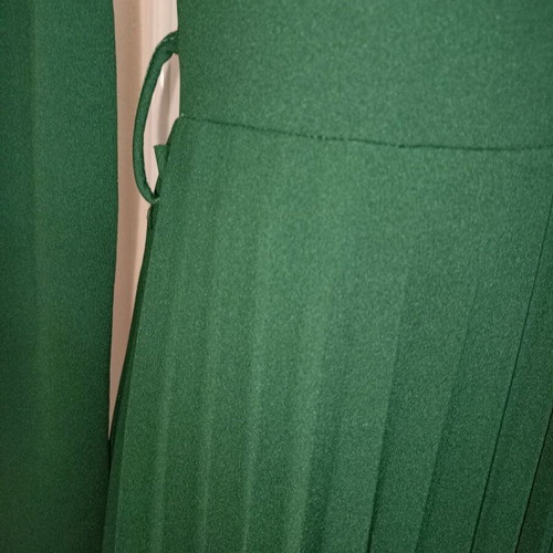 Midi dress green like new, size M, winter style