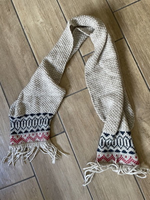 Scarves pack of 2 like new, black and grey
