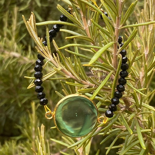 Handmade bracelet with black crystal and castoni motif