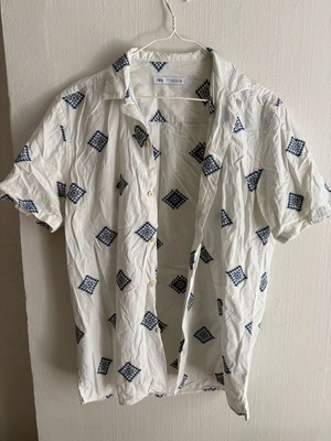 Zara short-sleeve shirt with embroidery like new, white and blue, size M