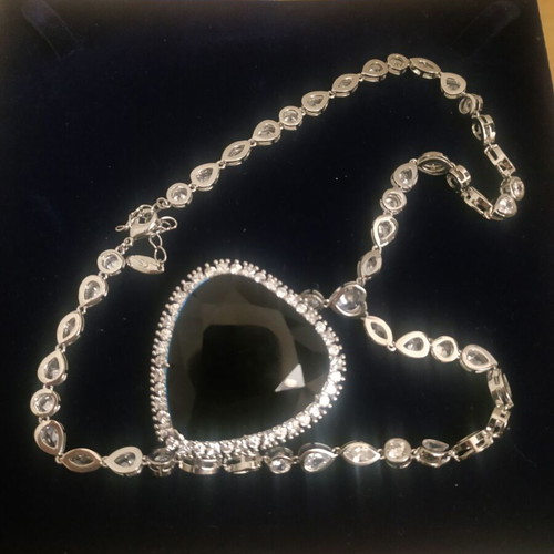 THE JEWEL OF THE TITANIC (THE HEART OF THE OCEAN)