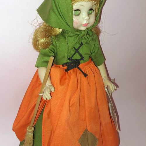 Madame Alexander Cinderella Doll like new, 30 cm, no shoes