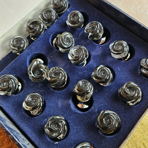 Murano glass wardrobe knobs pack of 20, like new, rose shape
