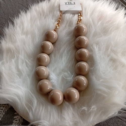 Necklace with round stones new beige unused