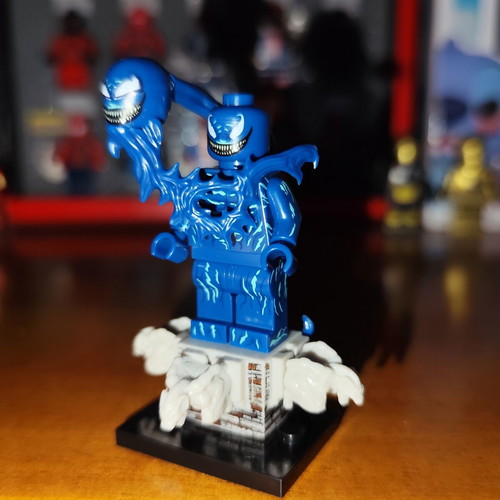 Dead Blue Symbiote figure like new with base and effects