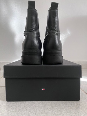 Tommy Hilfiger Chelsea boots used, black, size 38
