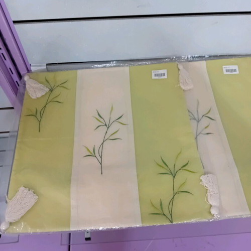 Set of 4 pillowcases new, green-cream with Clara decor