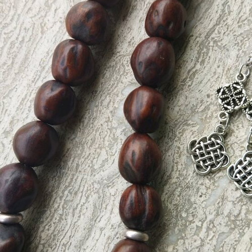 Worry beads with nutmeg new, 27 brown beads