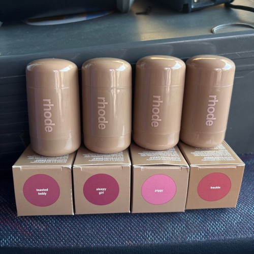 Rhode pocket blush new