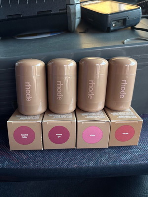 Rhode pocket blush new
