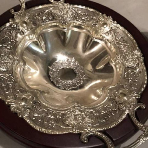 Round tray with detail