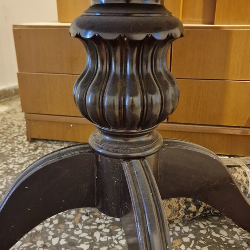 Wooden round extendable table used with pedestal base
