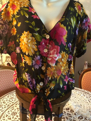 A-Style Floral Blouse like new, cotton, sizes L and XL