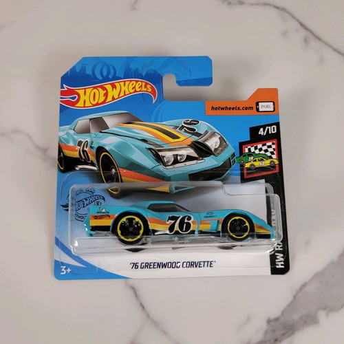 Hot Wheels 76 Greenwood Corvette like new, gold and blue - 2020