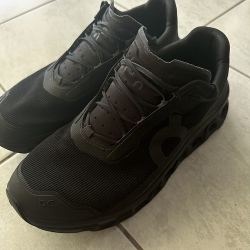 On Cloudmonster Void 44 athletic shoes used, black