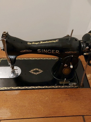 Singer sewing machine used in excellent condition