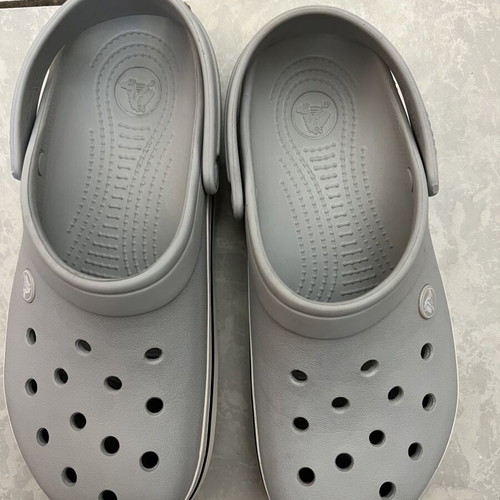 Crocs M8W10 clogs new, gray