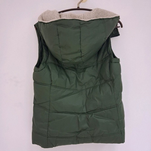 Only women's vest size M used, green