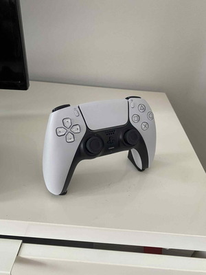 PS5 Controller Stand like new, minimalist style
