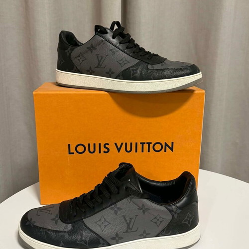 Louis Vuitton sneakers used, size 41