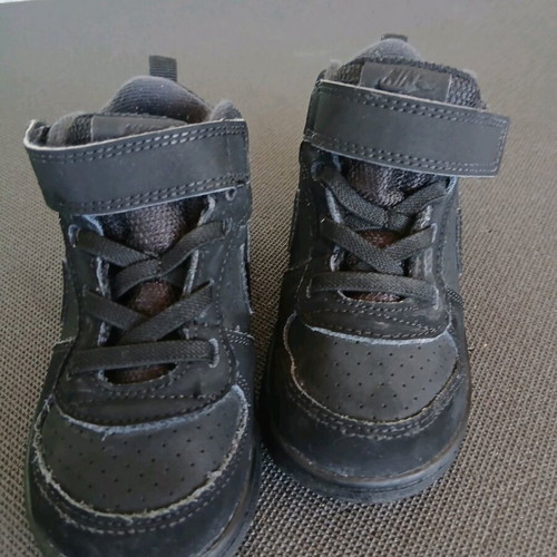 Nike sneakers size 25 like new, black