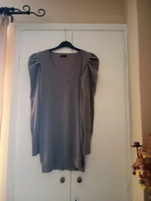 Mini dress gray with silver thread and unique sleeve like new