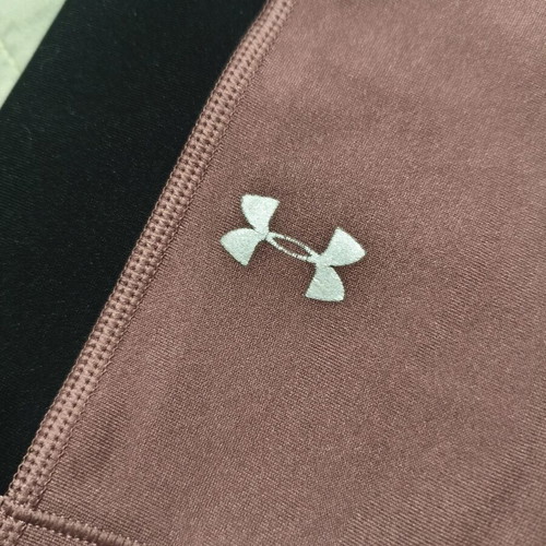 Under Armour Capri Leggings like new, pink and black, size L