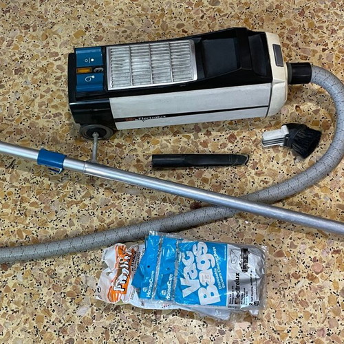 Electrolux 320 Vintage Vacuum Cleaner used with 17 bags