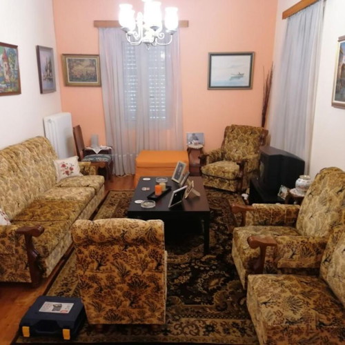 Vintage living room set 5 pieces like new with wooden details