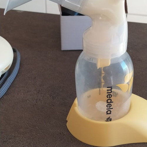 Medela Swing breast pump like new, battery and electric powered
