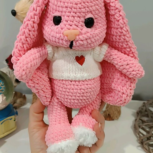 Knitted bunny new with heart blouse and safe eyes