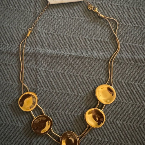 Stainless steel necklace new, gold color