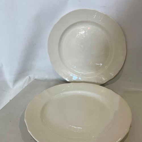 Set of 2 vintage serving platters used, Made in England 35x35
