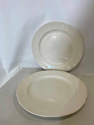 Set of 2 vintage serving platters used, Made in England 35x35