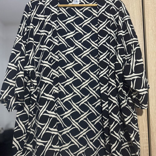 Kimono Ble Resort Collection like new, black and beige, one size