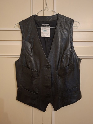 Mario Valentino leather vest made in Italy like new, black