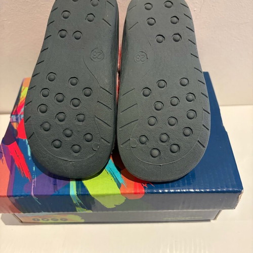 Closed children's slippers like new, size 23
