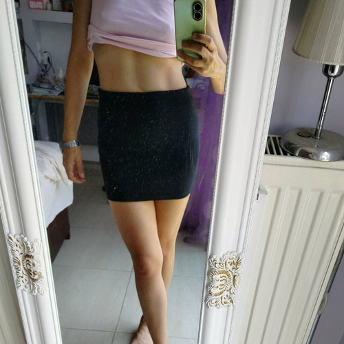 Skirt short black fitted like new, size S