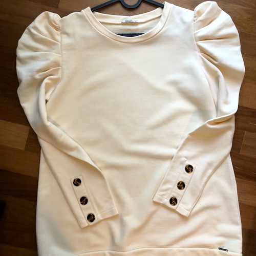 Regalinas long cream sweatshirt with puff sleeves, like new, size M/L