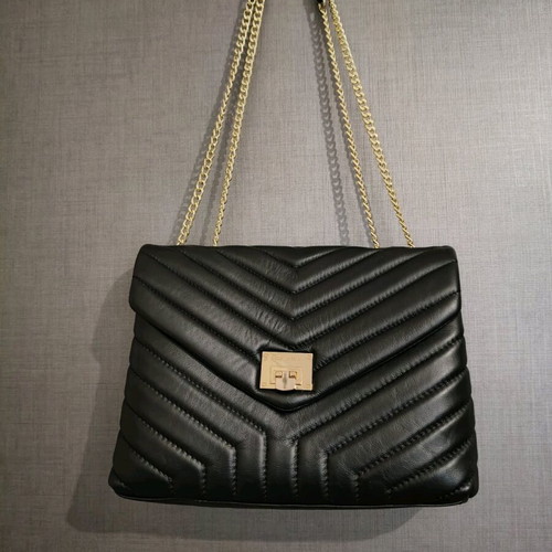 Guy Laroche leather bag like new, shoulder, black with chain