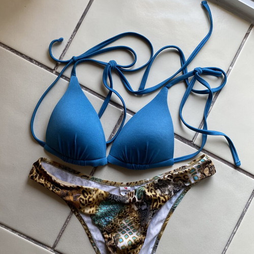 Apple swimsuit new, with cups, fits S/M
