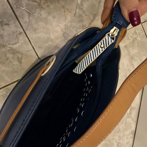 Doca shoulder bag like new, white and blue with zipper
